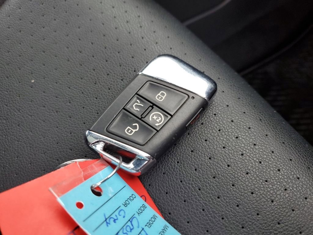 Used 2021 Volkswagen Atlas Cross Sport SE image 42