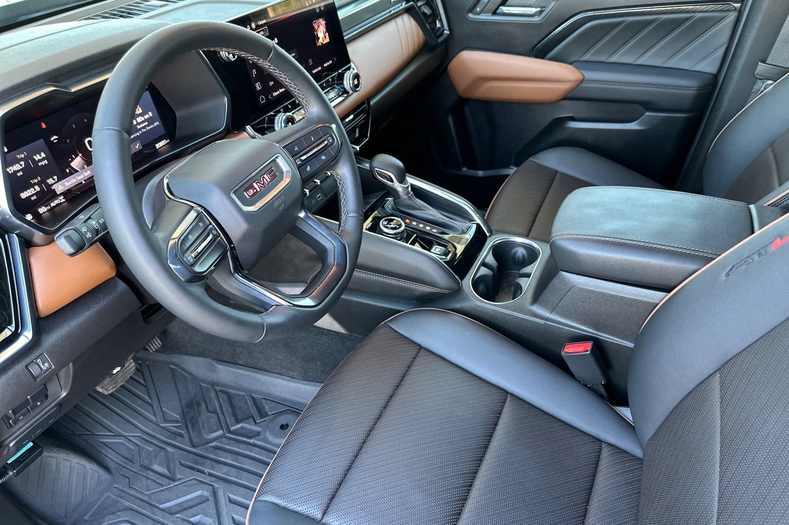 Used 2024 GMC Canyon AT4 w/ LPO, Off Road Lift Package AWD/4WD image 10