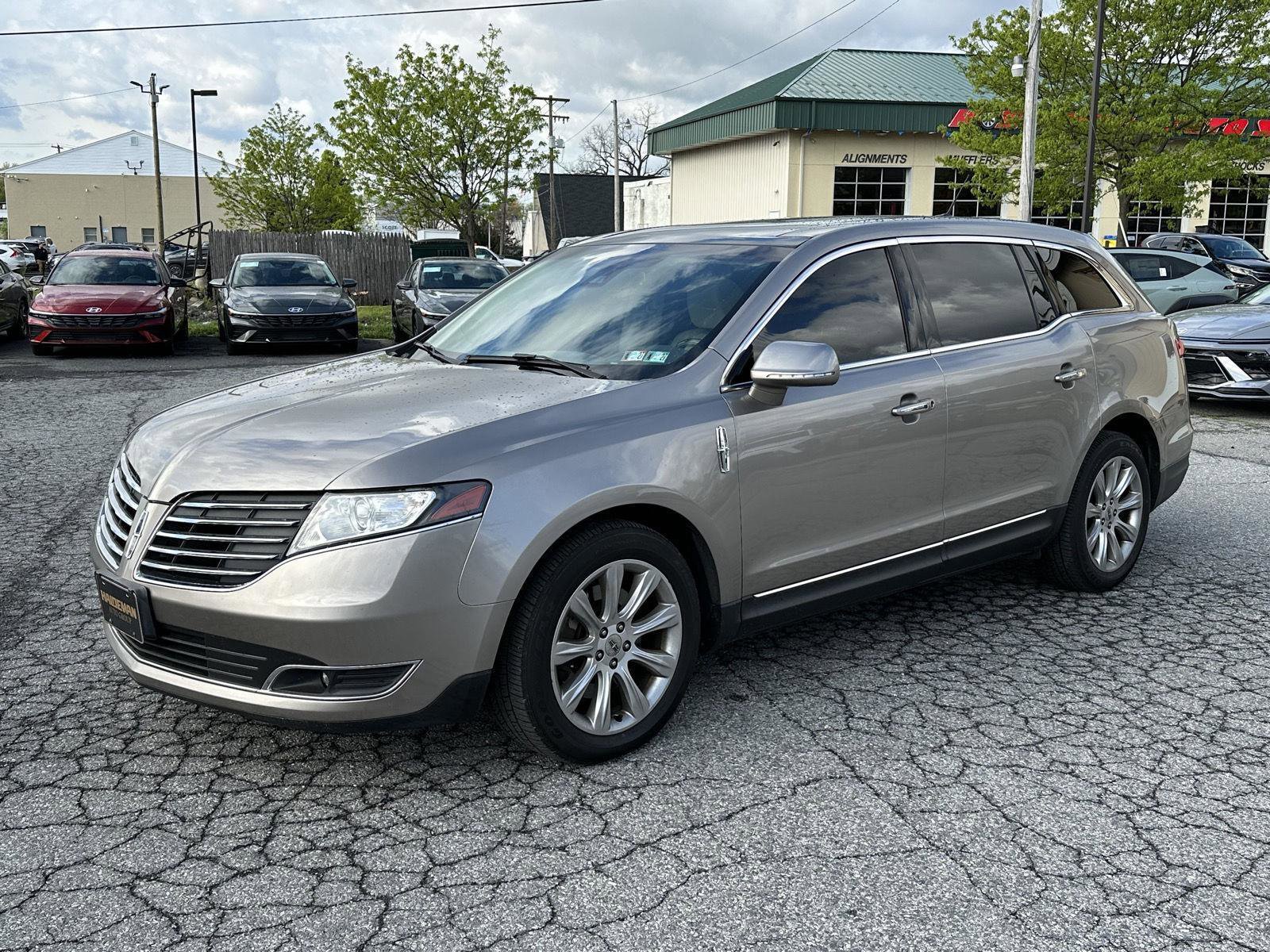 Used 2018 Lincoln MKT AWD image 4