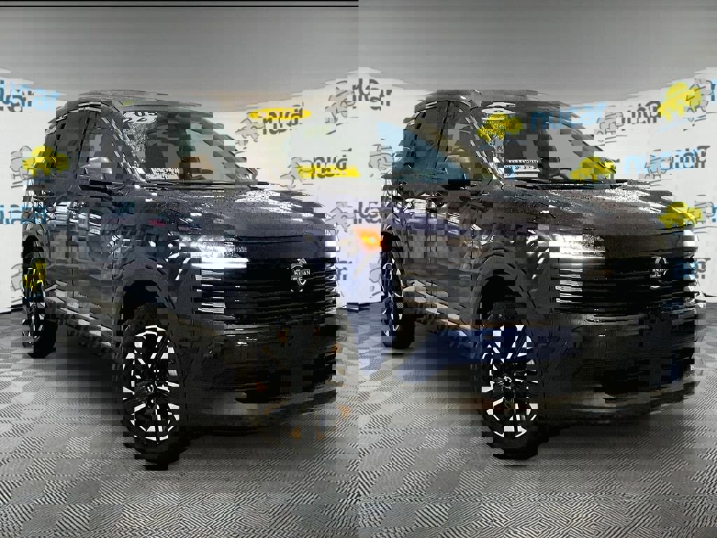 Used 2025 Nissan Kicks SV image 1