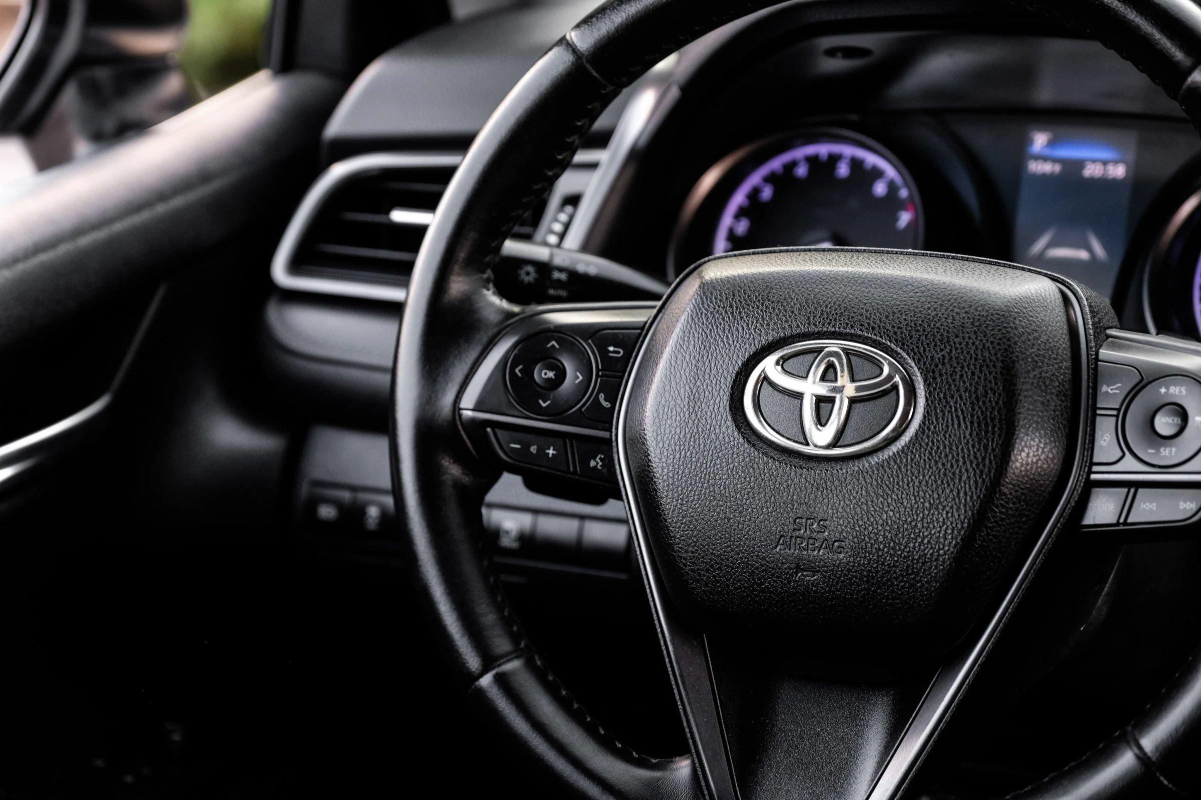 Used 2022 Toyota Camry SE w/ Convenience Package FWD image 18