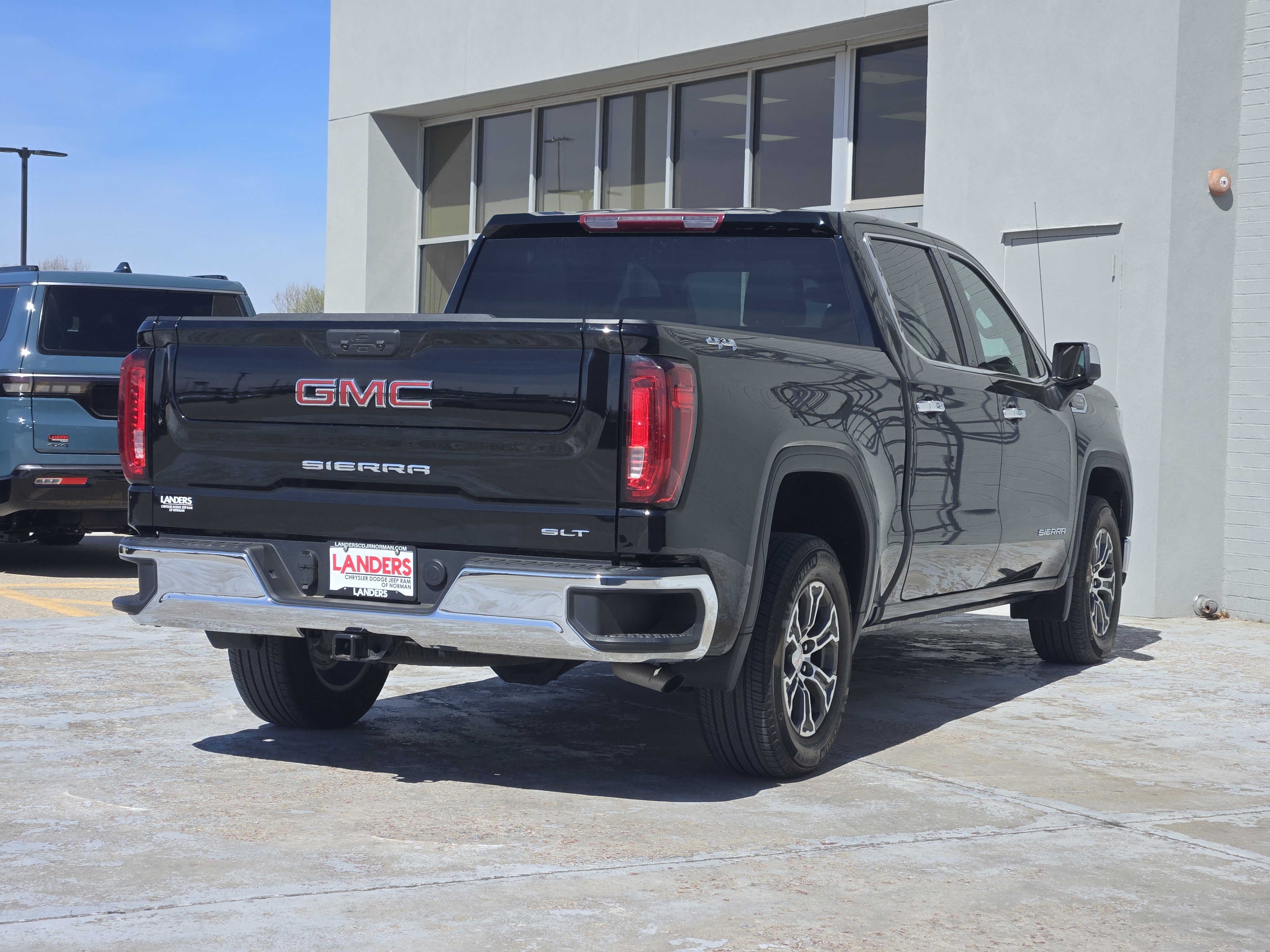 Used 2024 GMC Sierra 1500 SLT image 8