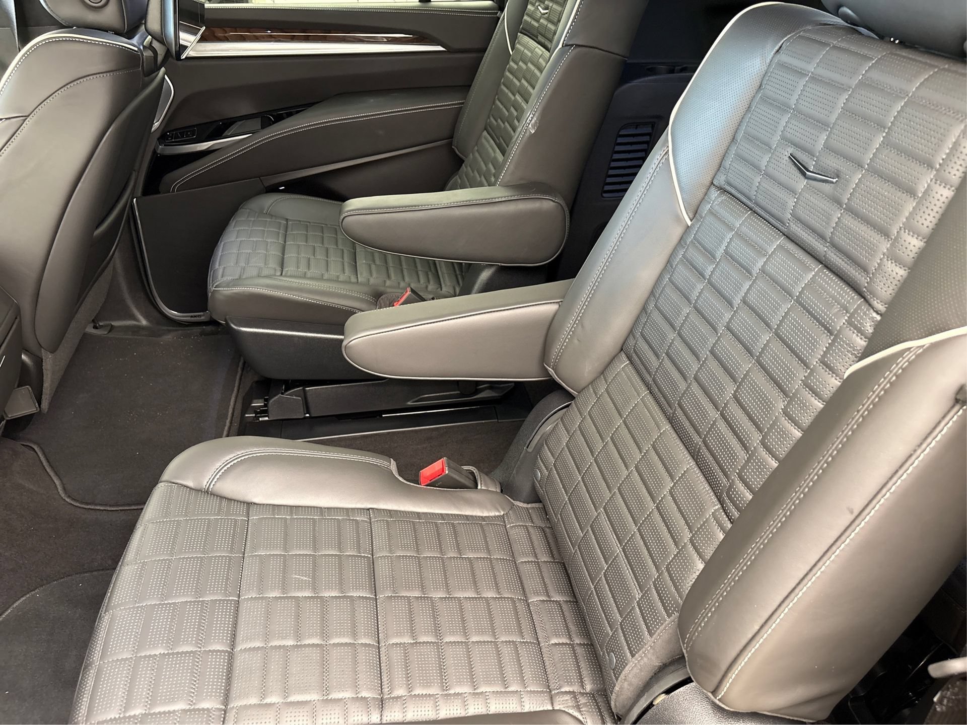 New 2025 Cadillac Escalade ESV Sport Platinum AWD/4WD image 10