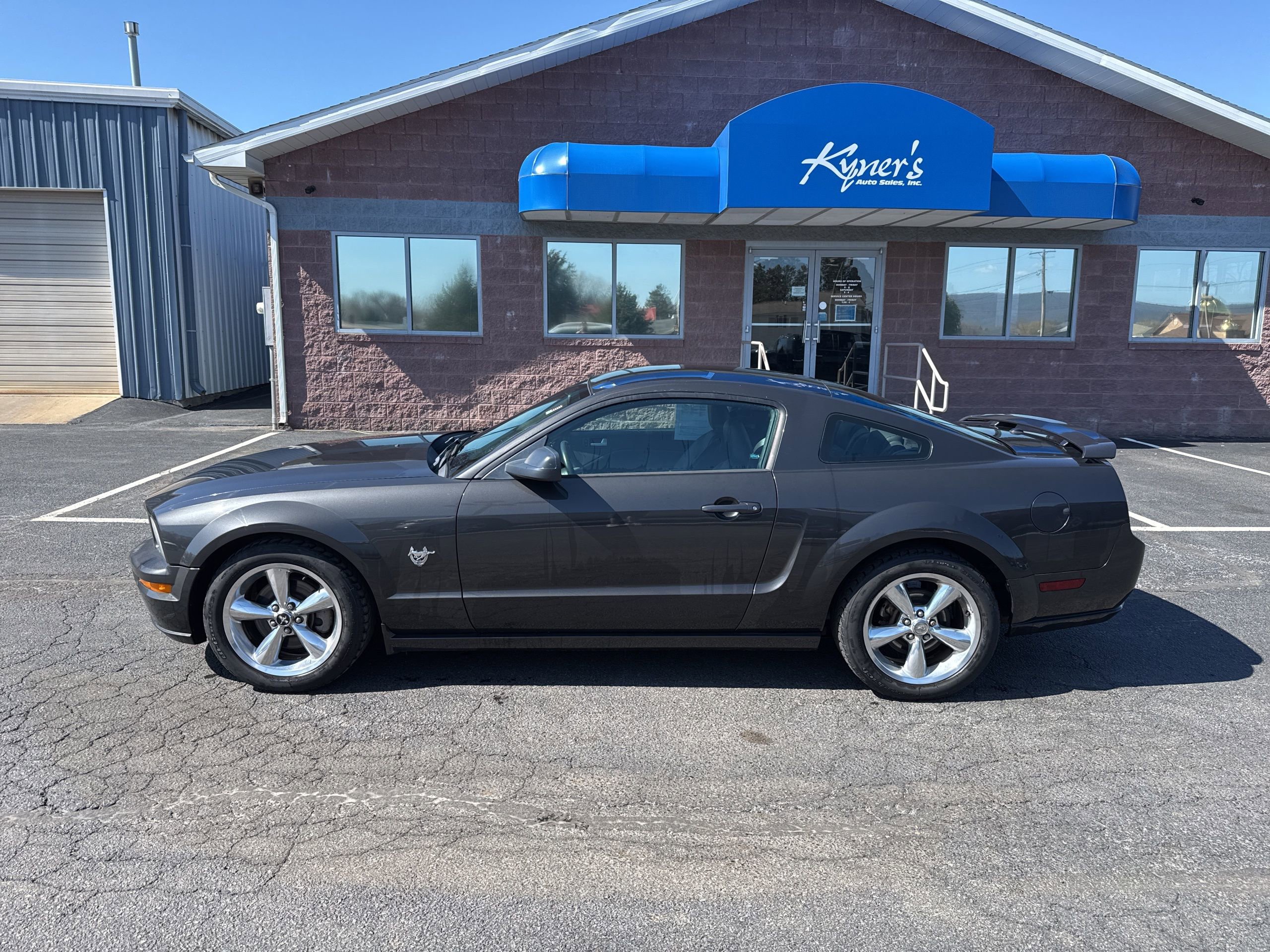 Used 2009 Ford Mustang GT Premium image 2