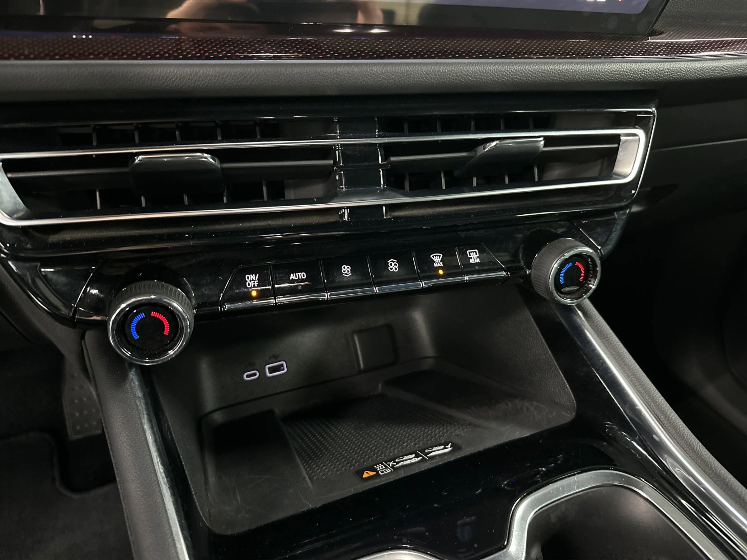 Used 2025 Chevrolet Traverse Z71 image 27