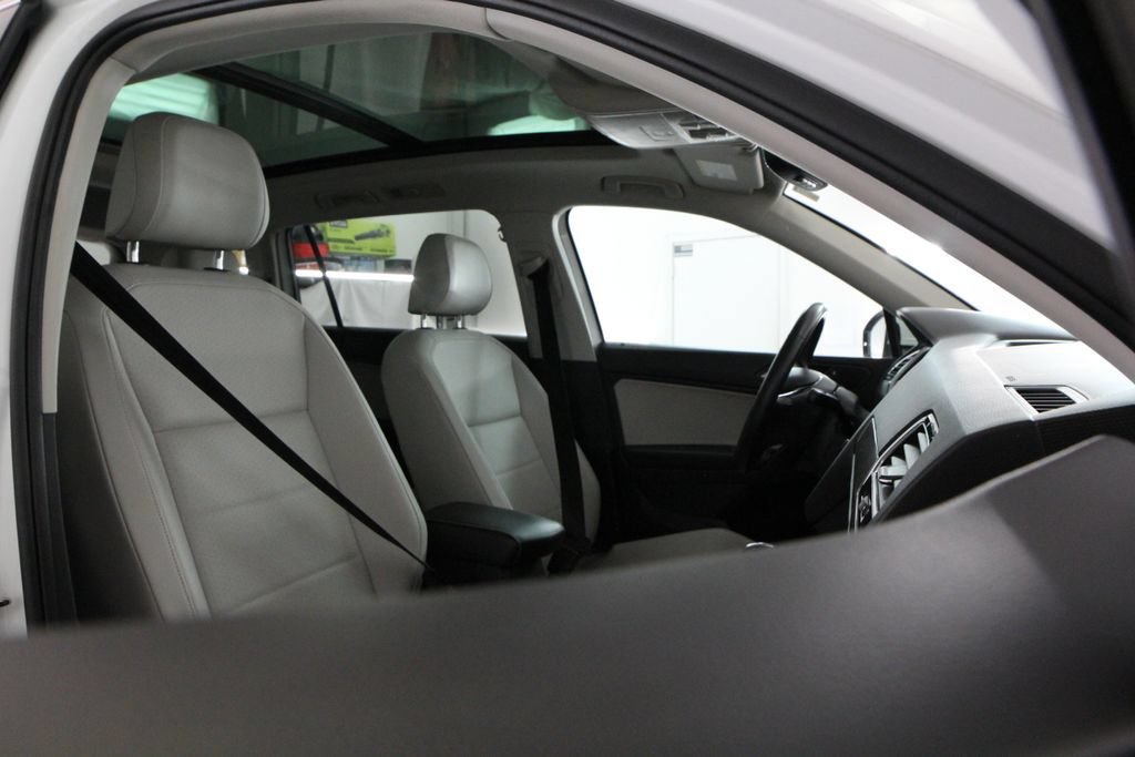 Used 2021 Volkswagen Tiguan SE w/ Panoramic Sunroof Package AWD/4WD image 53