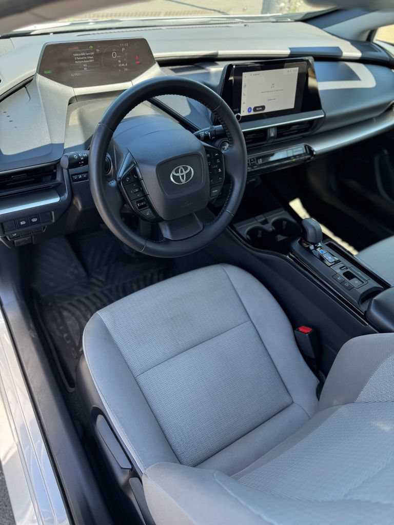 Used 2025 Toyota Prius LE AWD/4WD image 27