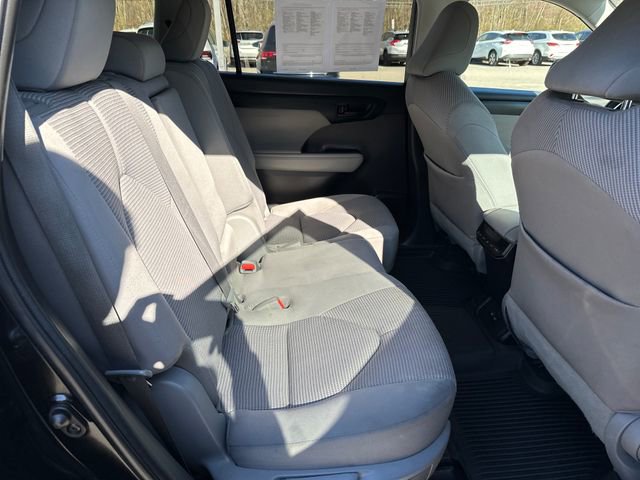 Used 2023 Toyota Highlander LE AWD/4WD image 34