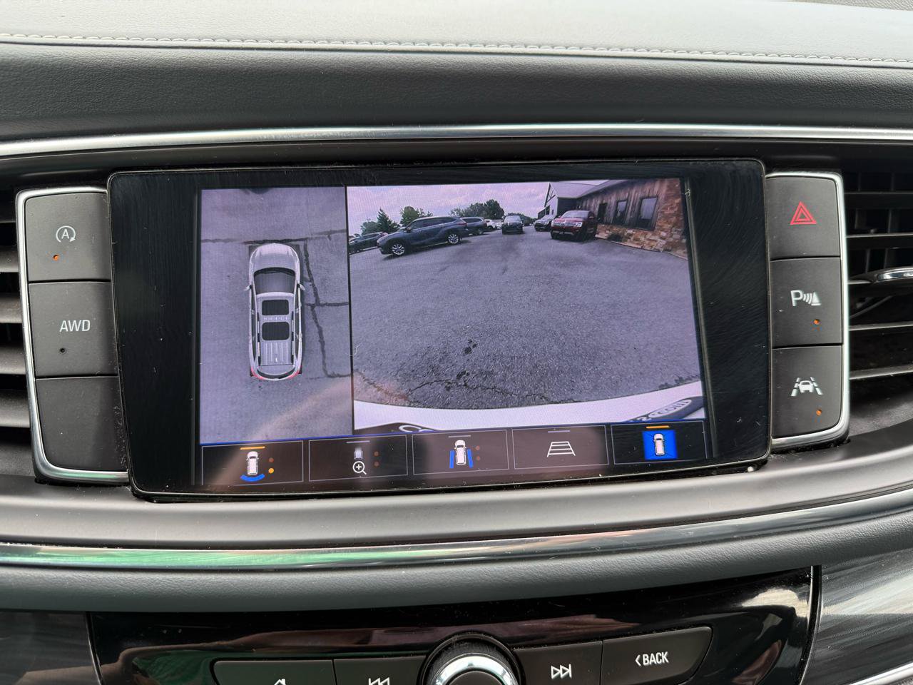 Used 2022 Buick Enclave Premium AWD/4WD image 36