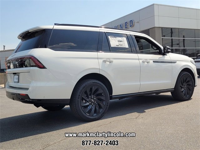 New 2025 Lincoln Navigator Reserve image 3