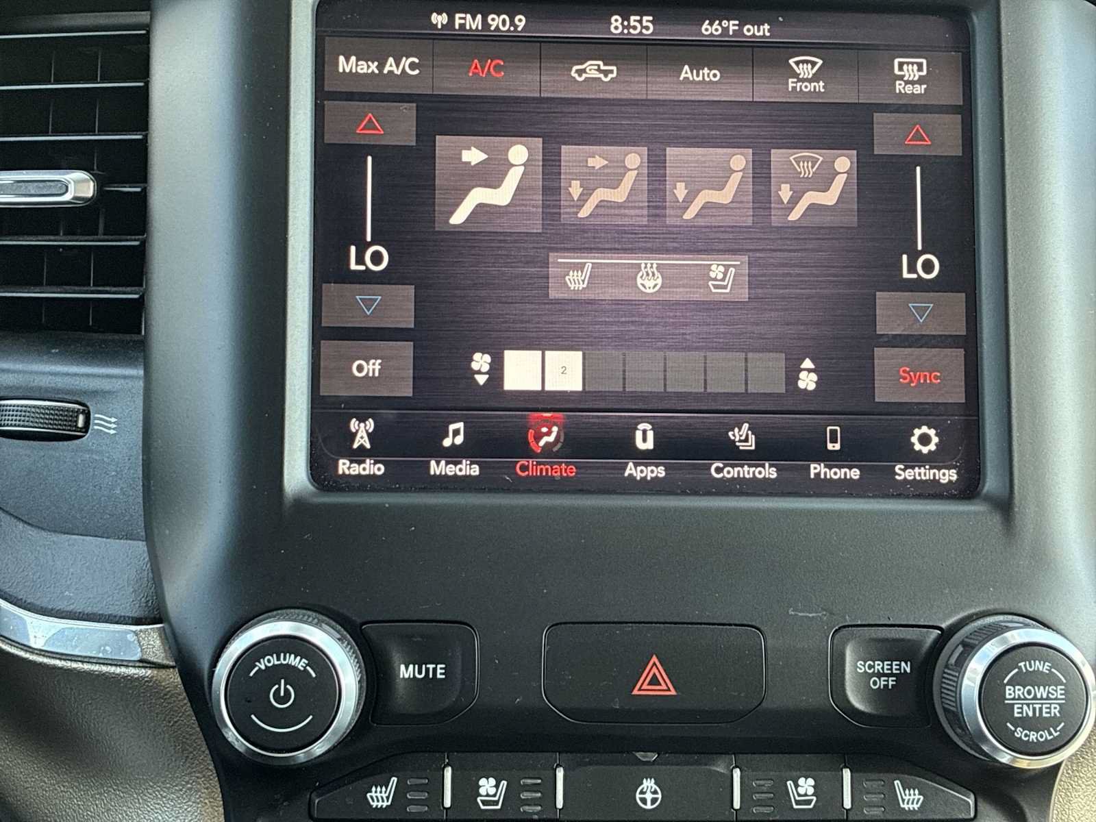 Used 2019 RAM 1500 Laramie AWD/4WD image 12