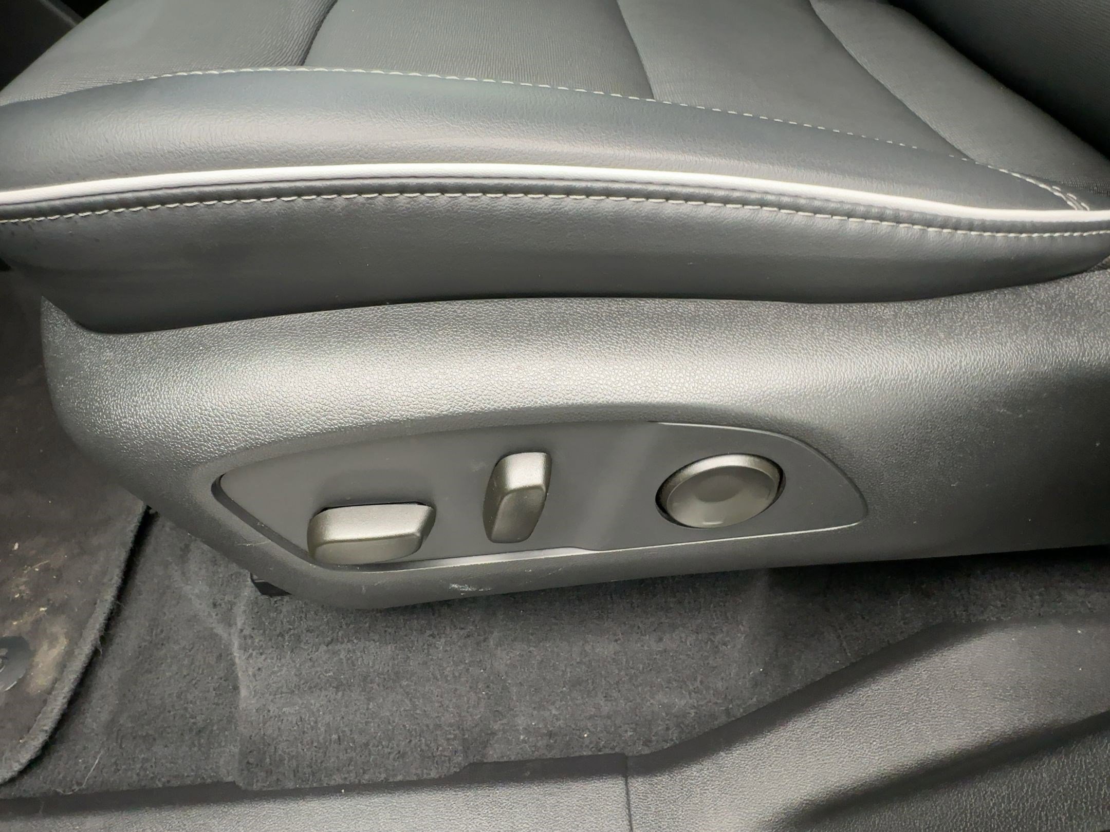 Certified 2025 Buick Enclave Preferred image 13