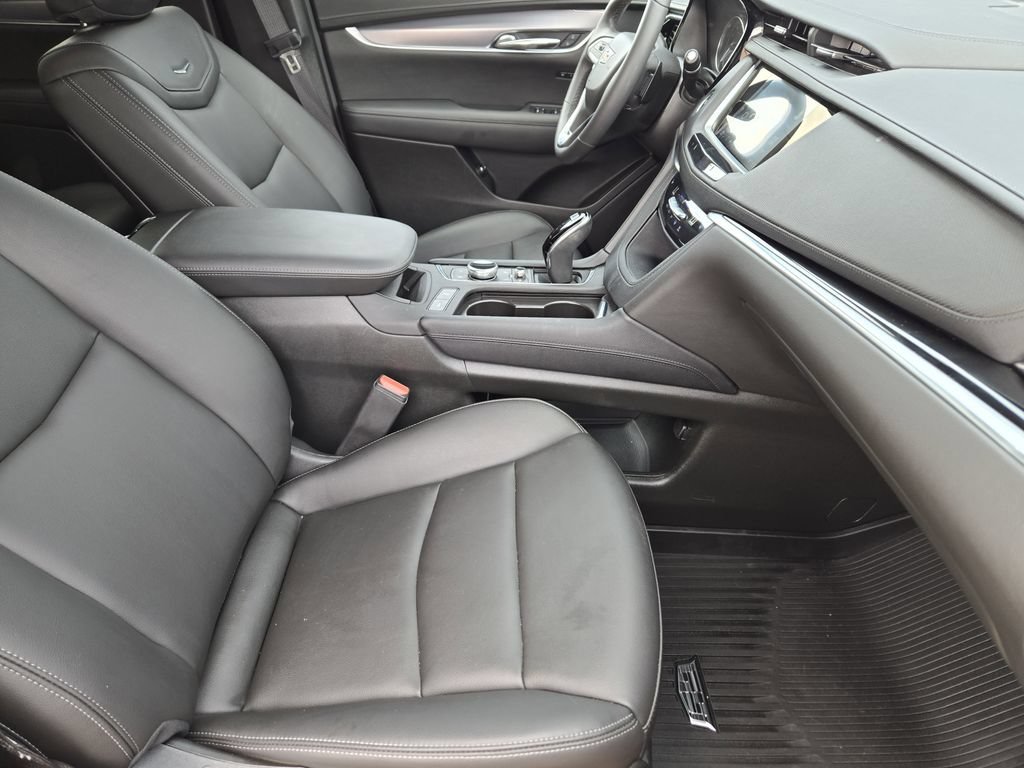 Used 2024 Cadillac XT6 Luxury w/ LPO, Floor Liner Package AWD/4WD image 9