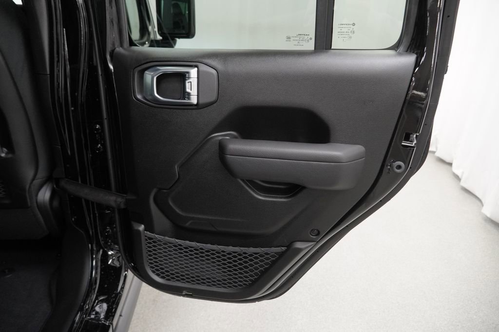 New 2026 Jeep Gladiator Mojave w/ Safety Group image 33