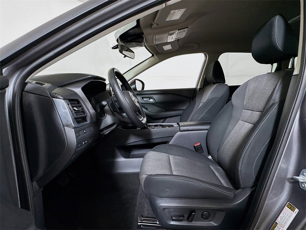 Used 2024 Nissan Rogue SV image 17