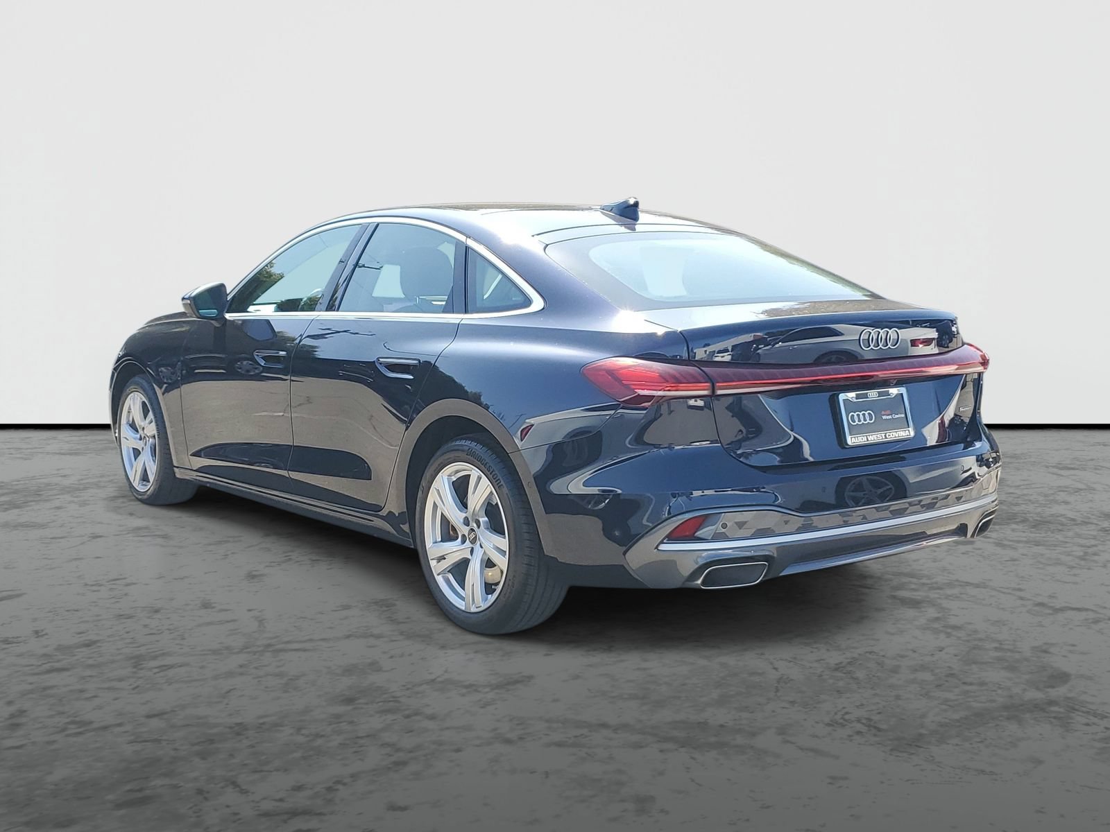 Used 2025 Audi A5 2.0T Premium w/ Convenience Package AWD/4WD image 3
