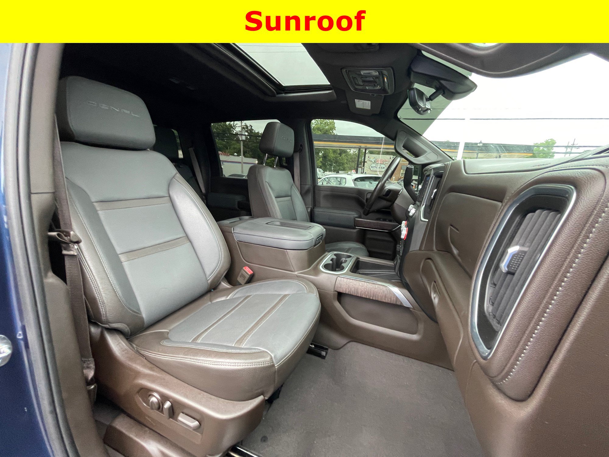 Used 2022 GMC Sierra 3500 Denali w/ Denali Ultimate Package AWD/4WD image 16