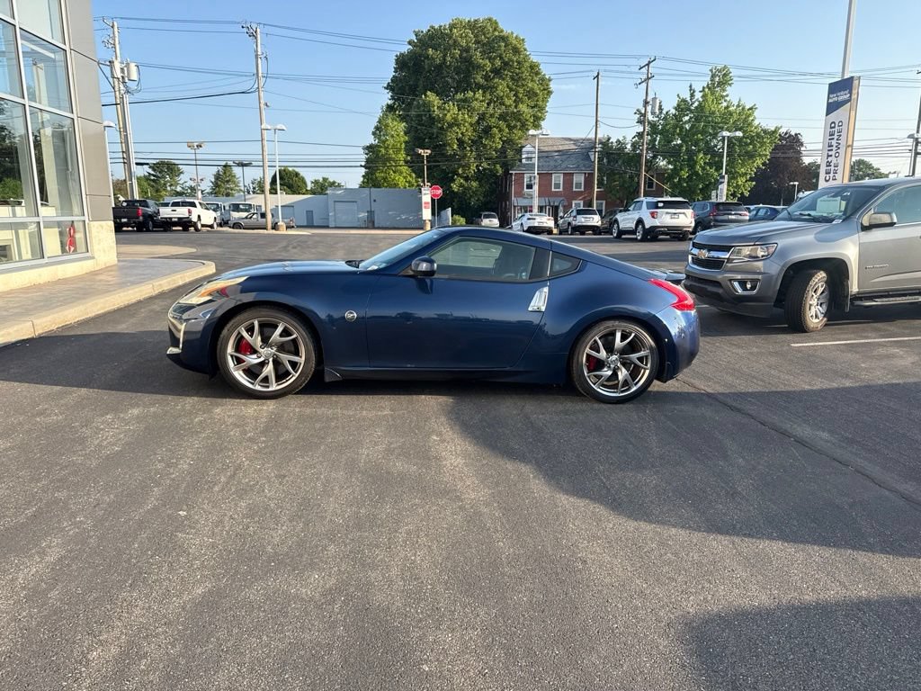 Used 2013 Nissan 370Z Coupe w/ Sport Pkg RWD image 2