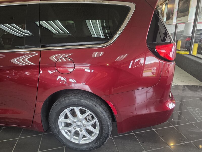 Used 2021 Chrysler Voyager LX FWD image 35