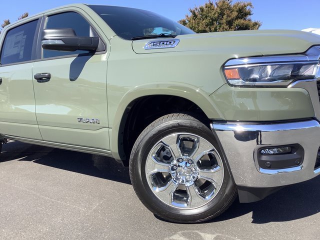 New 2026 RAM 1500 4x4 Crew Cab image 3