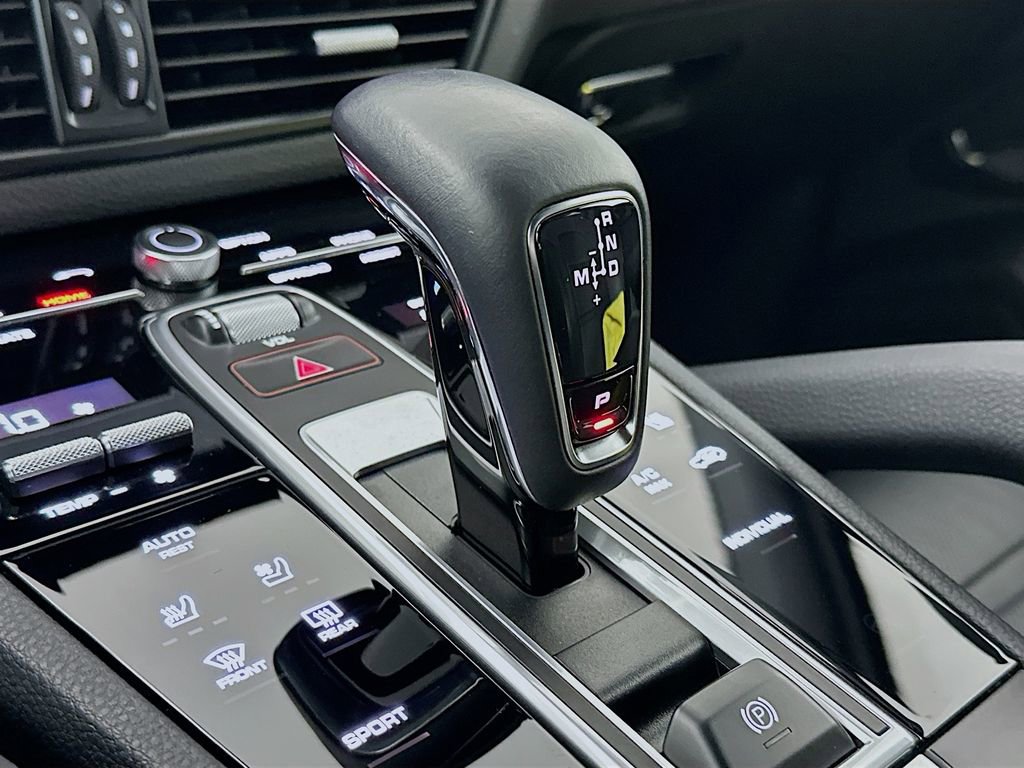 Certified 2023 Porsche Cayenne Platinum Edition image 18