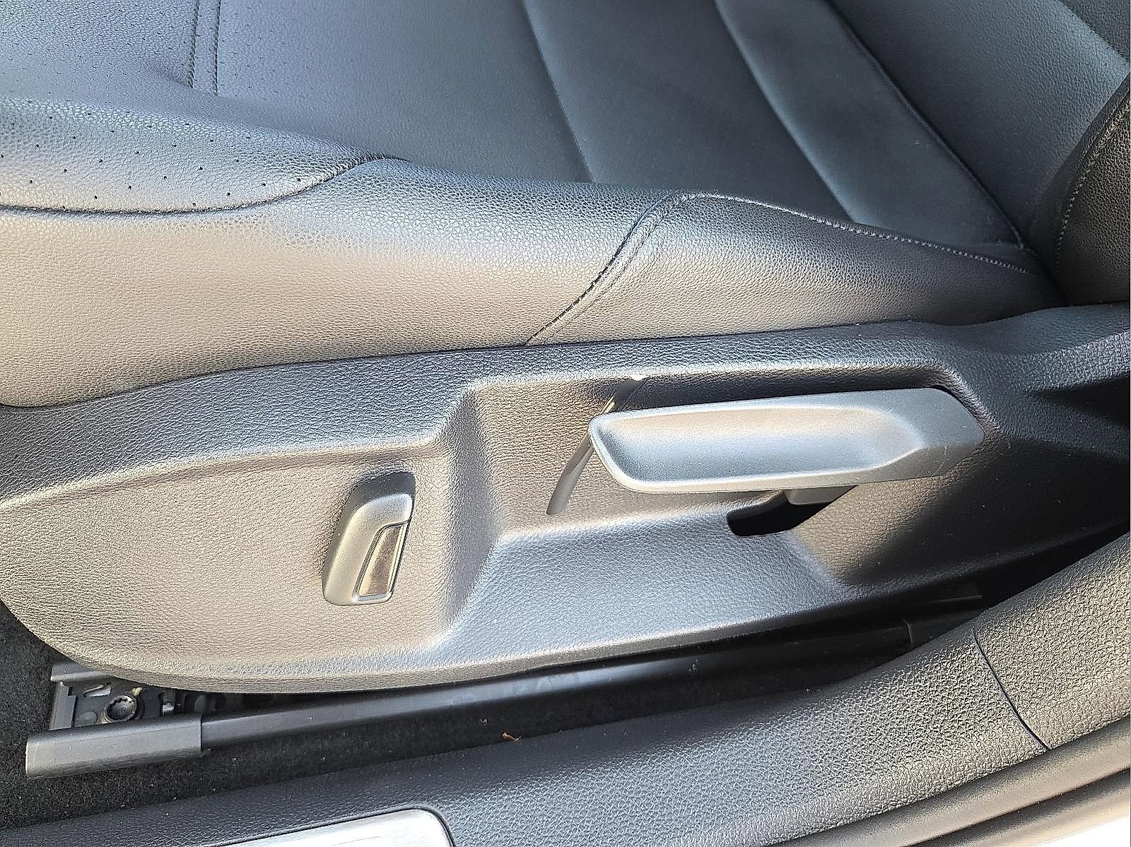 Used 2018 Volkswagen e-Golf SEL Premium image 14