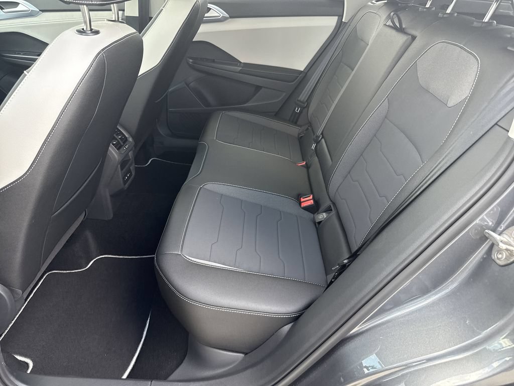 New 2026 Volkswagen Taos SE FWD image 24
