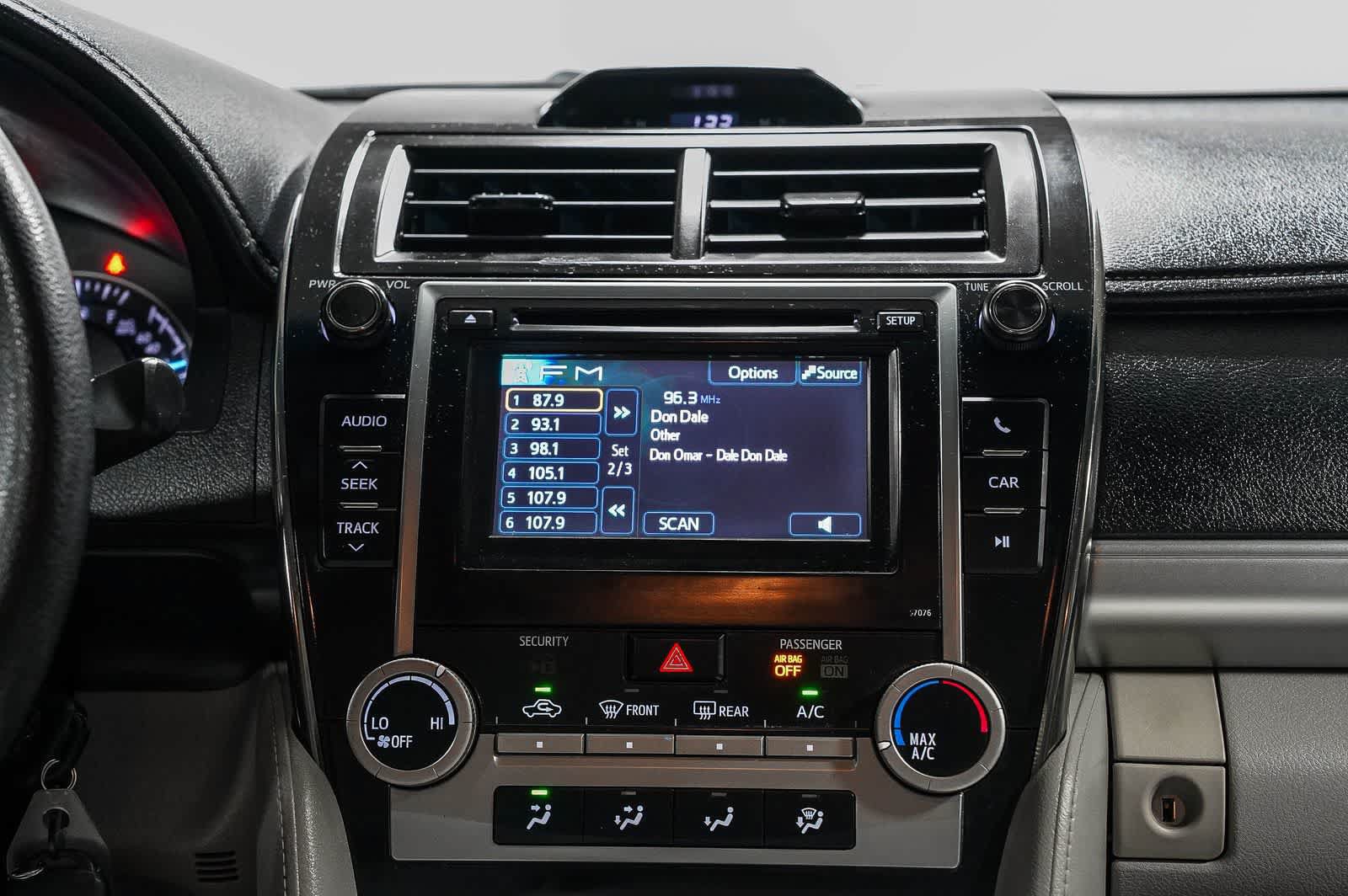 Used 2014 Toyota Camry LE FWD image 14