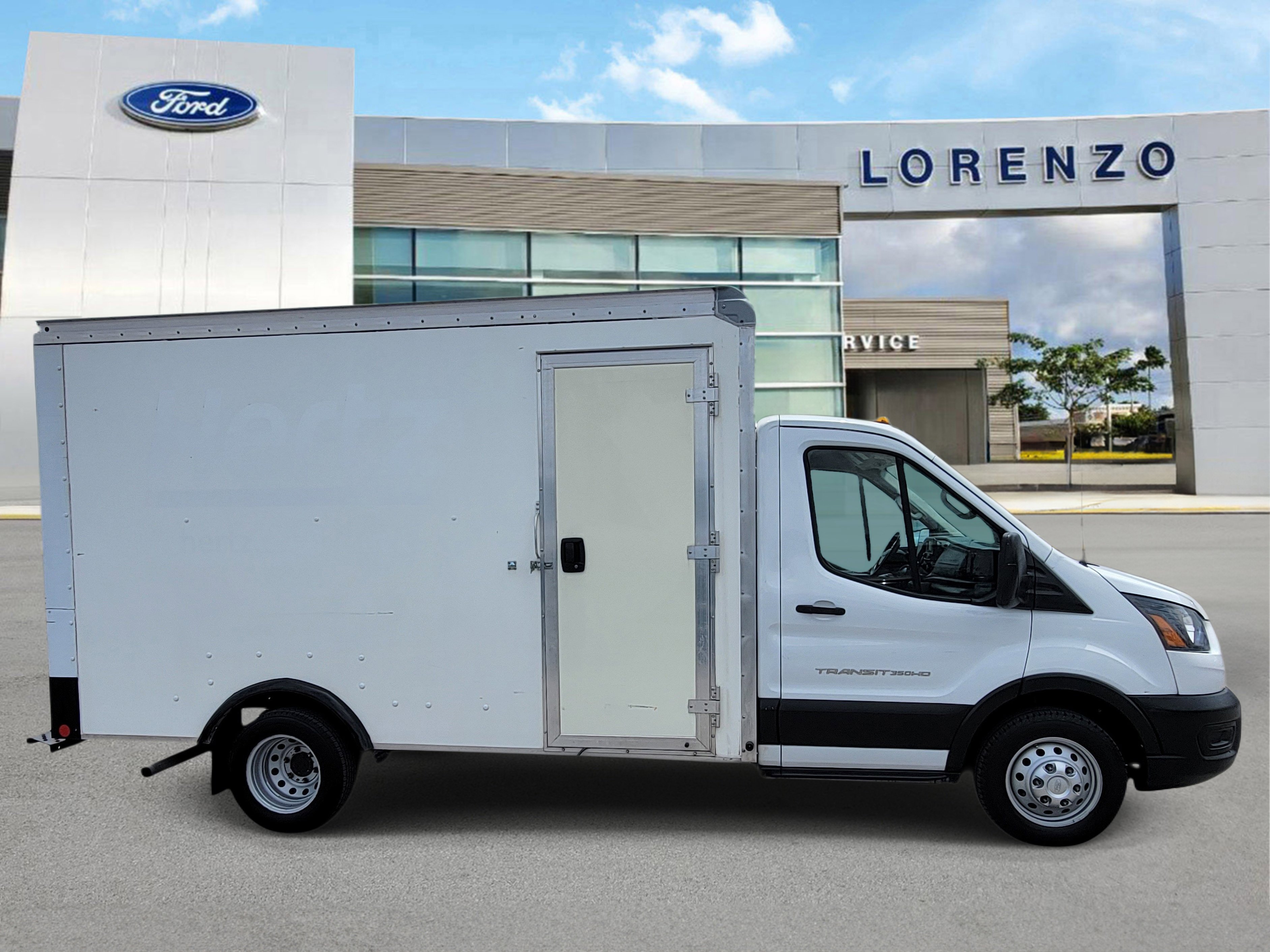 Used 2023 Ford Transit 350 DRW RWD image 4