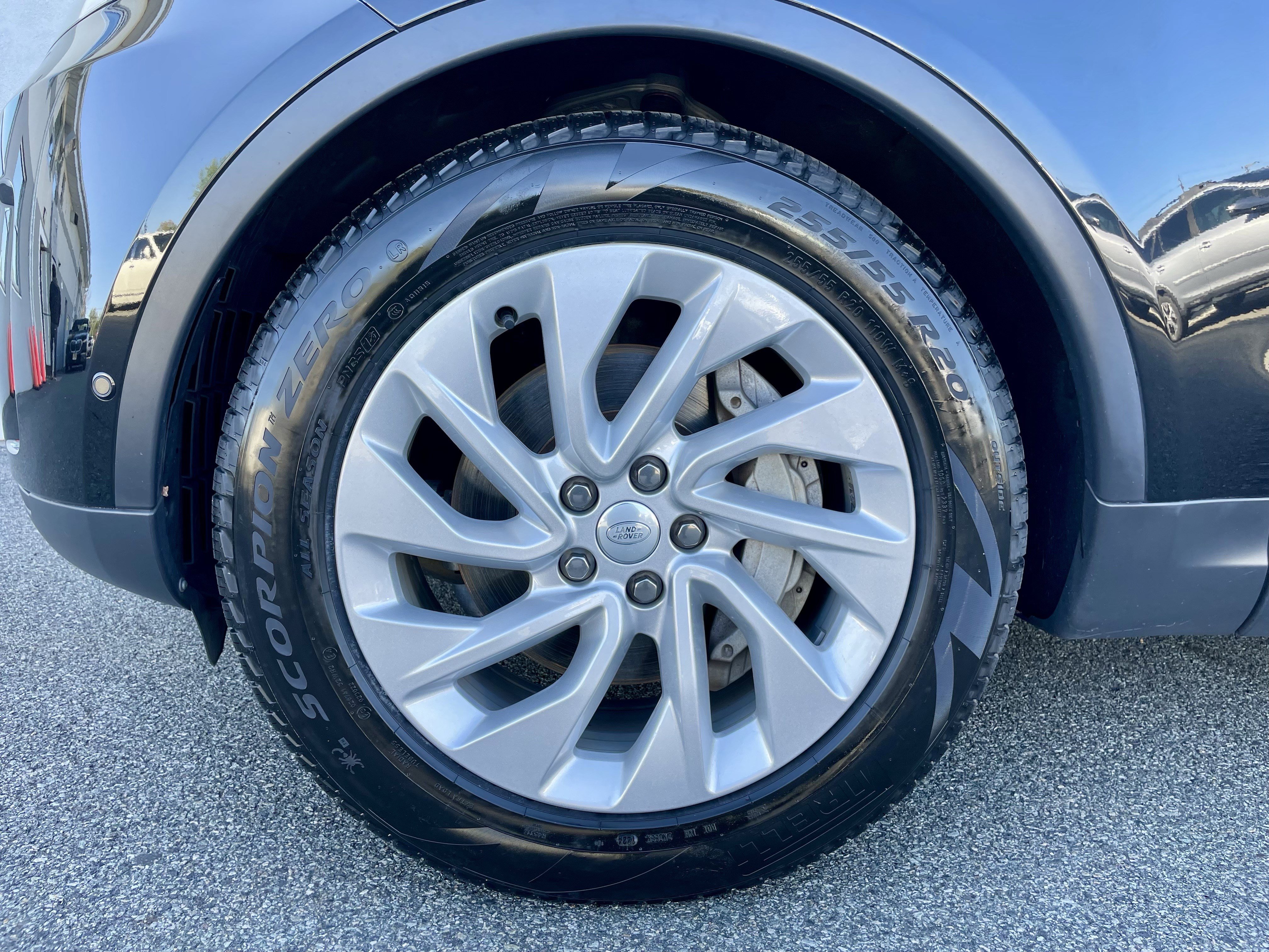 Certified 2024 Land Rover Discovery S AWD/4WD image 9