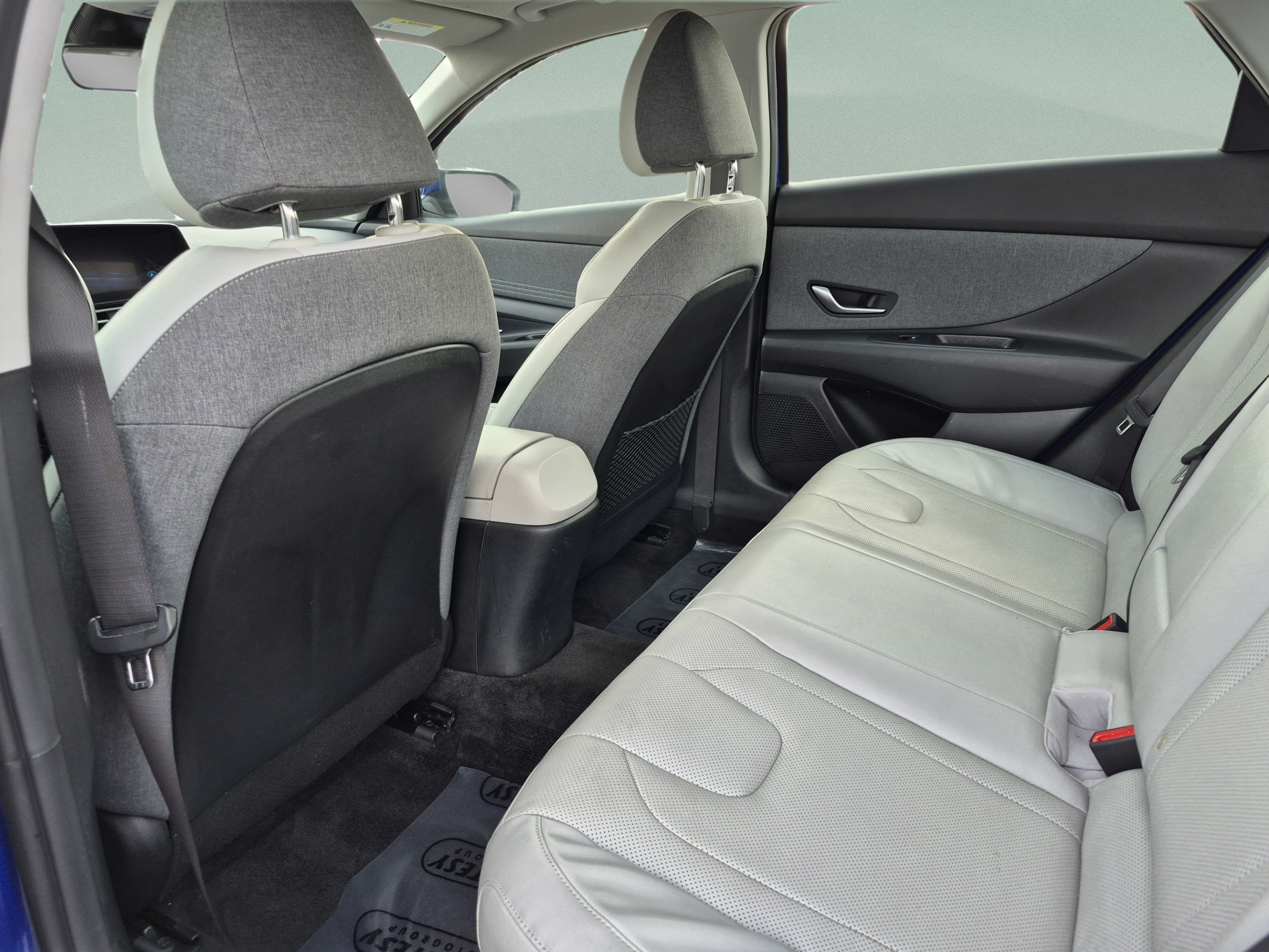 Used 2023 Hyundai Elantra Limited FWD image 15