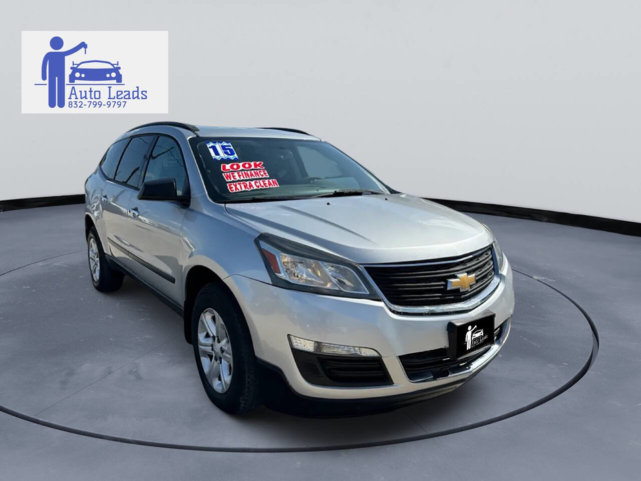 Used 2015 Chevrolet Traverse LS image 2
