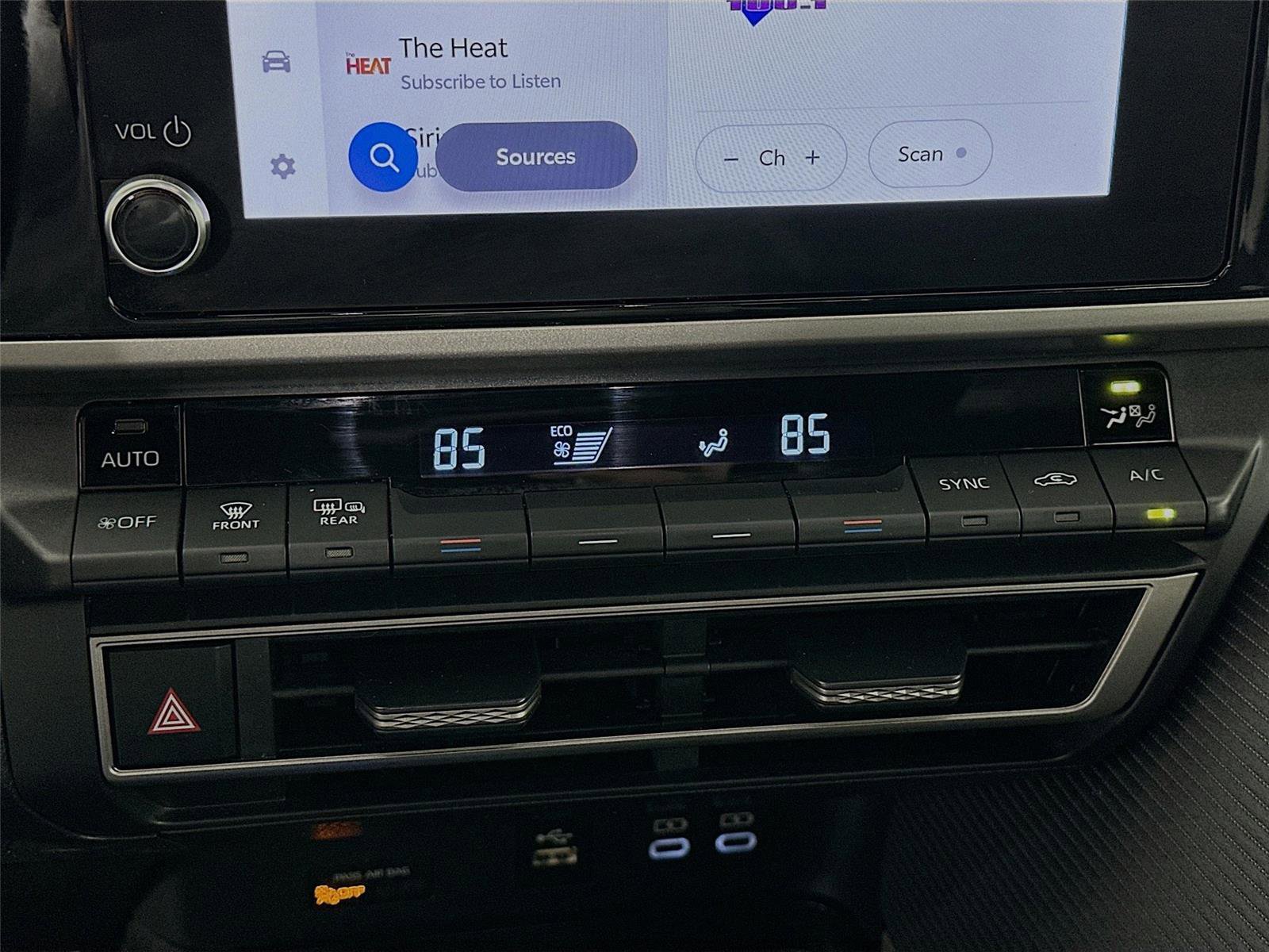 Certified 2025 Toyota Camry SE image 9