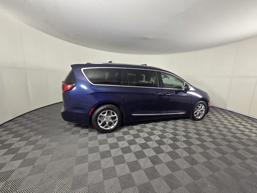 Certified 2018 Chrysler Pacifica Limited w/ Advanced Safetytec Group image 5