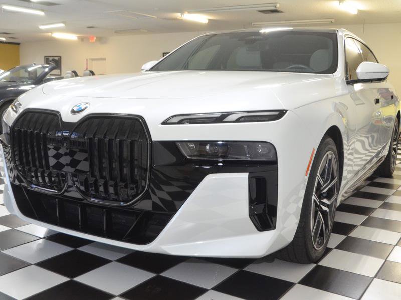 Used 2024 BMW 760i xDrive w/ Premium Package 2 AWD/4WD image 5