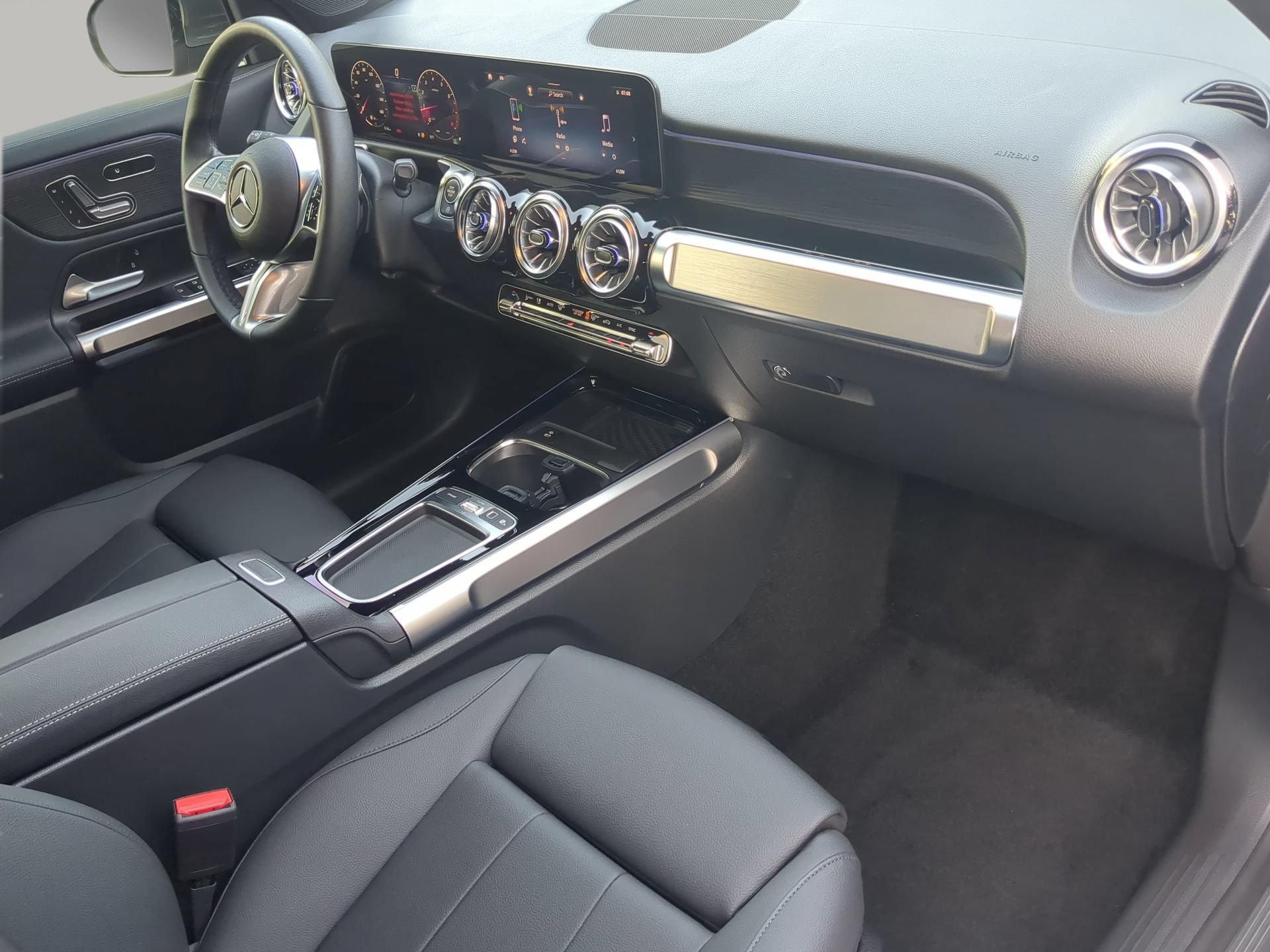 Used 2026 Mercedes-Benz GLB 250 w/ Exclusive Package image 49