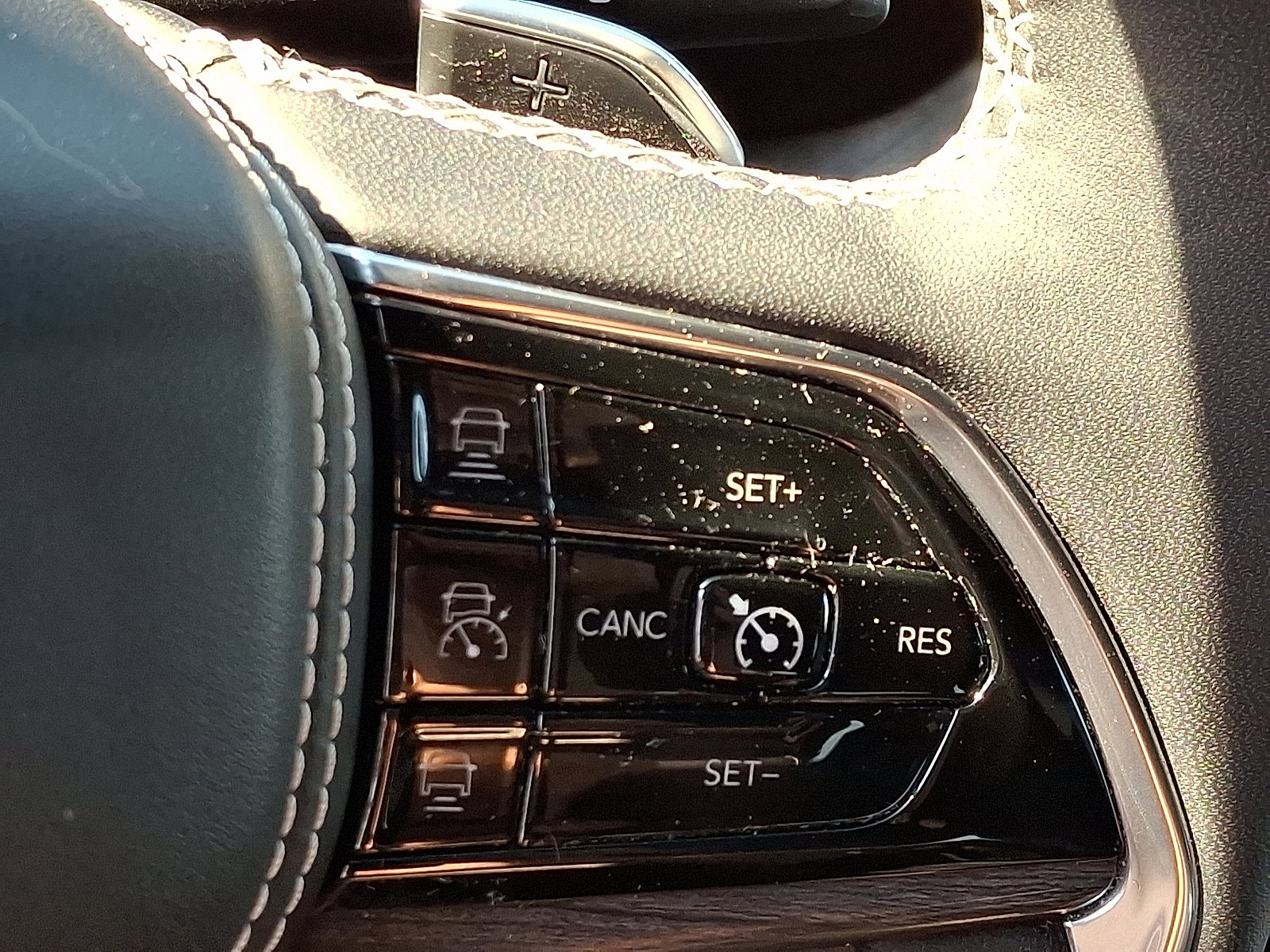 Used 2023 Jeep Grand Cherokee Overland w/ Luxury Tech Group IV image 25