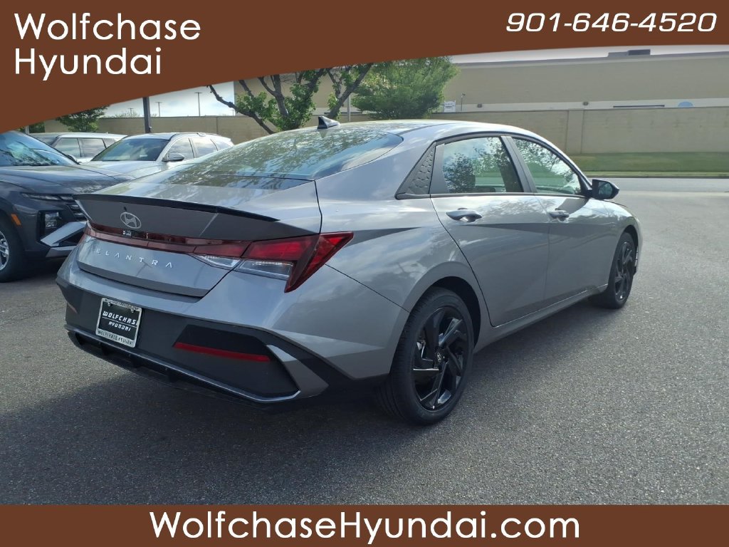 Used 2026 Hyundai Elantra Sport w/ Cargo Package FWD image 5