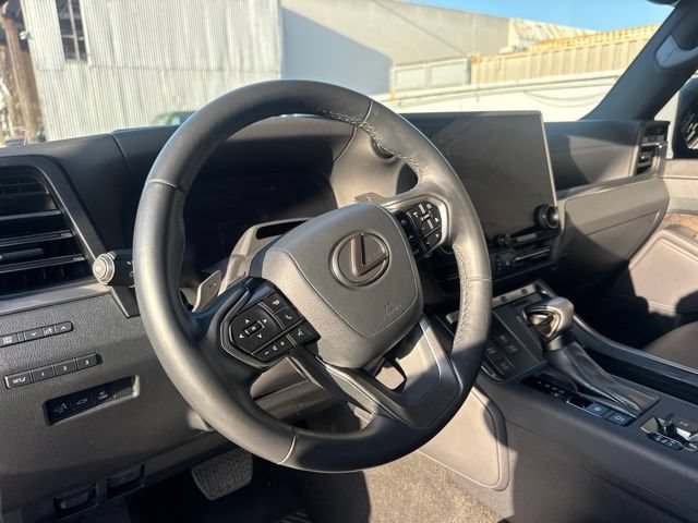 Used 2024 Lexus GX 550 w/ Accessory Package (31) AWD/4WD image 10