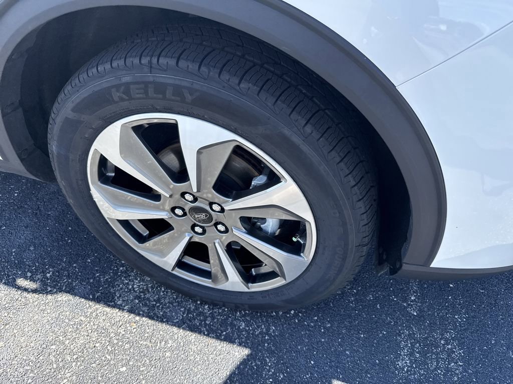 Used 2023 Ford Escape Platinum image 12