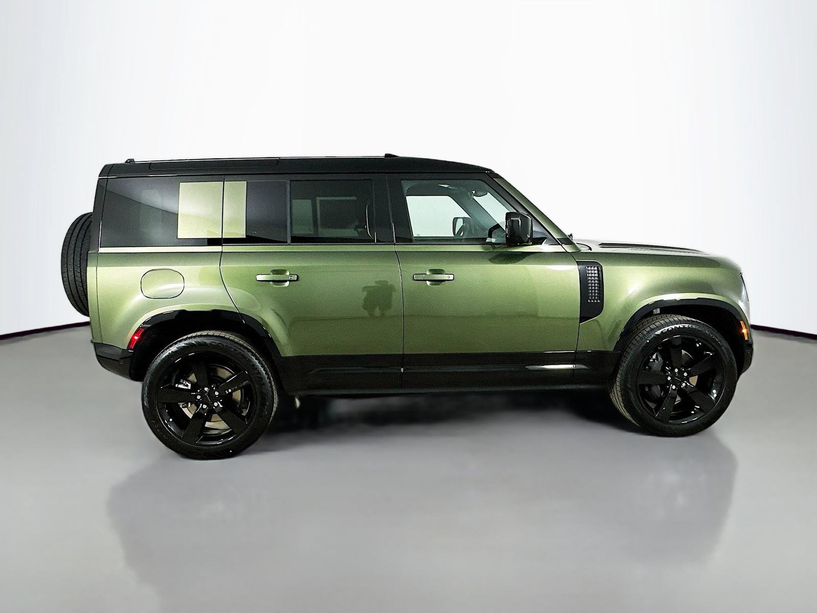 New 2026 Land Rover Defender 110 X-Dynamic SE AWD/4WD image 4