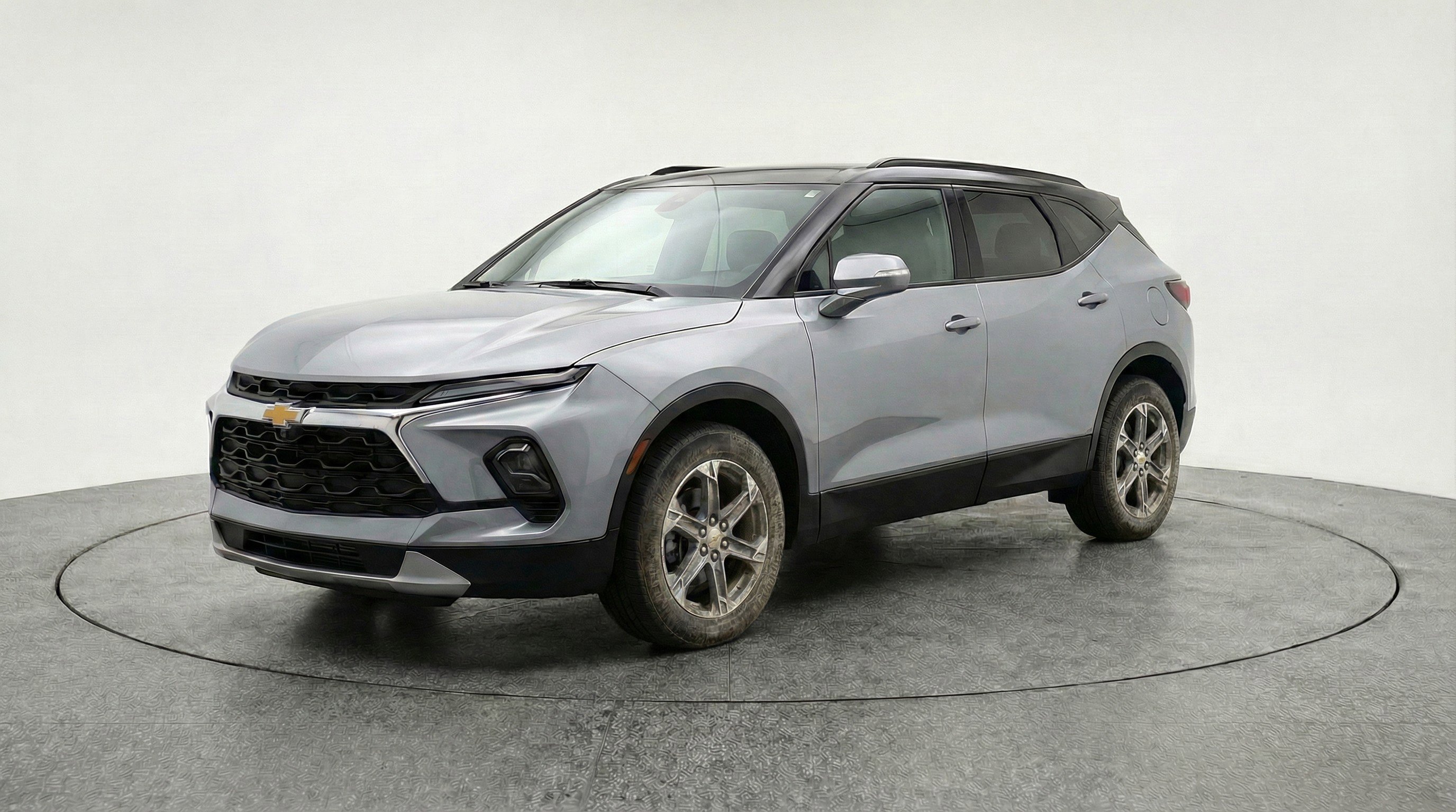 Used 2025 Chevrolet Blazer LT FWD image 3