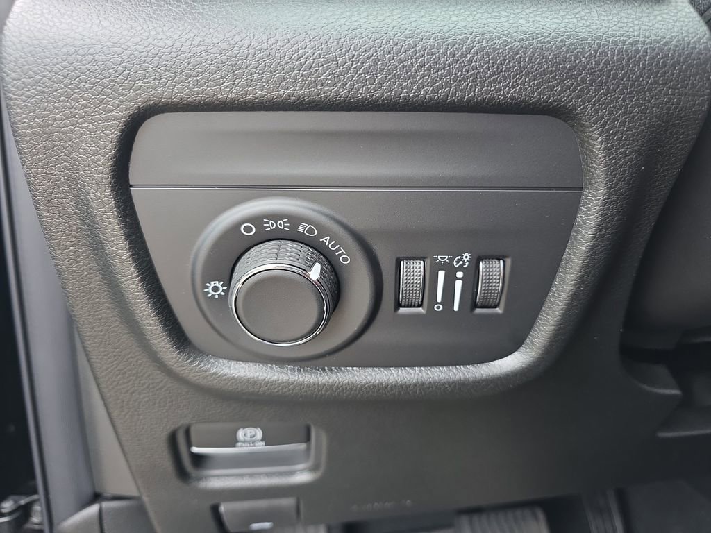 New 2026 Jeep Grand Cherokee Altitude AWD/4WD image 26