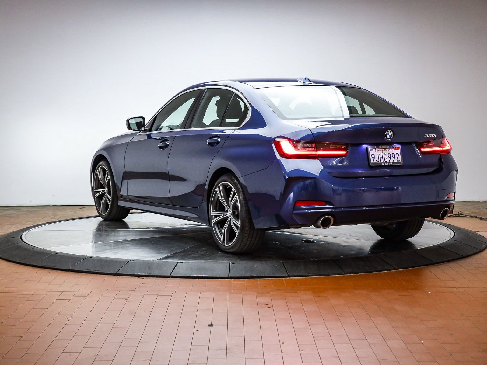 Certified 2024 BMW 330i Sedan w/ Convenience Package RWD image 2