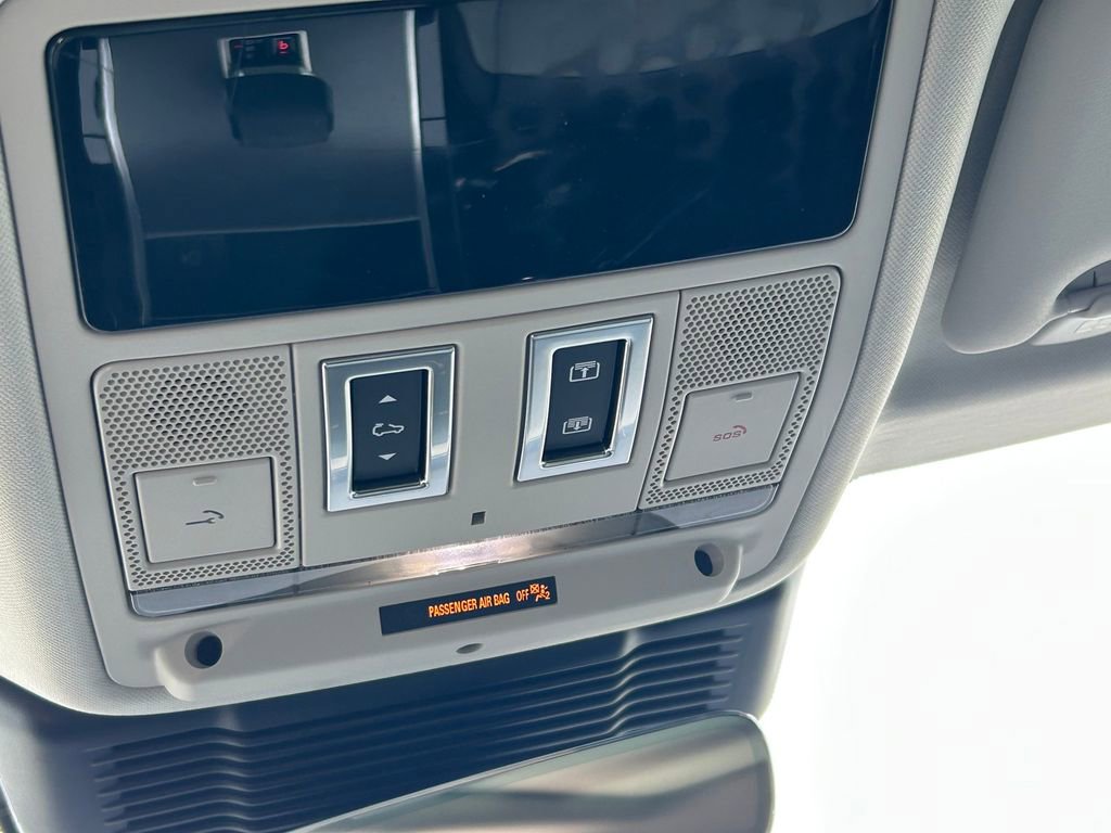 Used 2024 Land Rover Range Rover Evoque Dynamic SE image 19