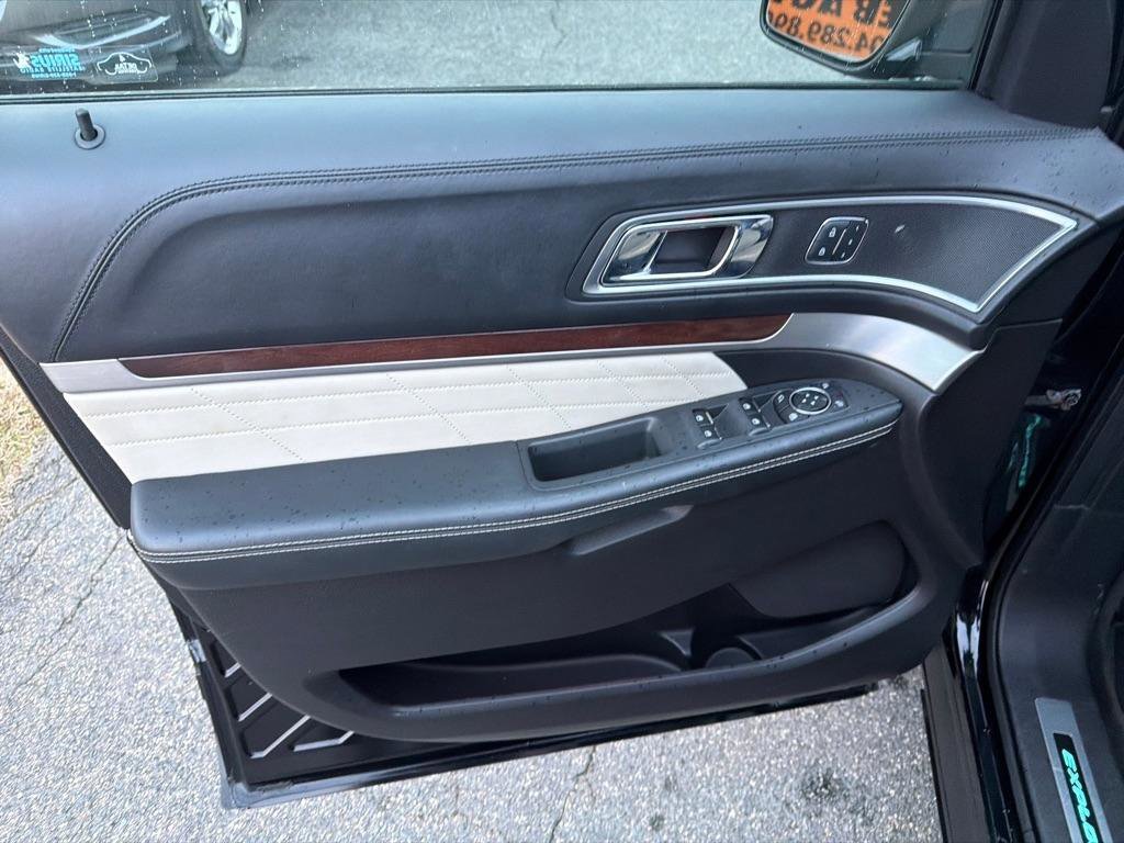 Used 2017 Ford Explorer Platinum image 36