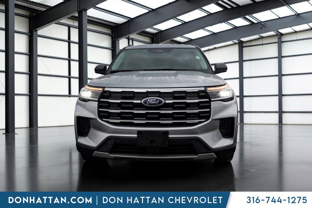 Used 2025 Ford Explorer Active AWD/4WD image 24