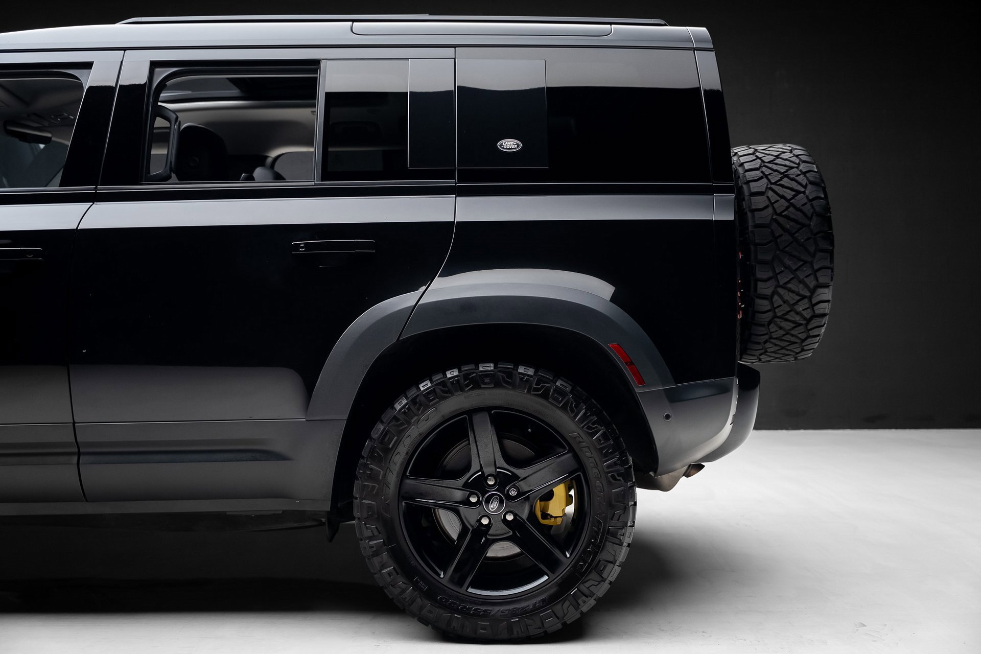 Used 2022 Land Rover Defender 110 SE image 20