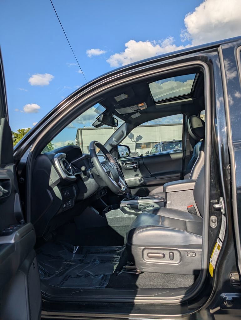 Certified 2022 Toyota Tacoma Limited AWD/4WD image 13