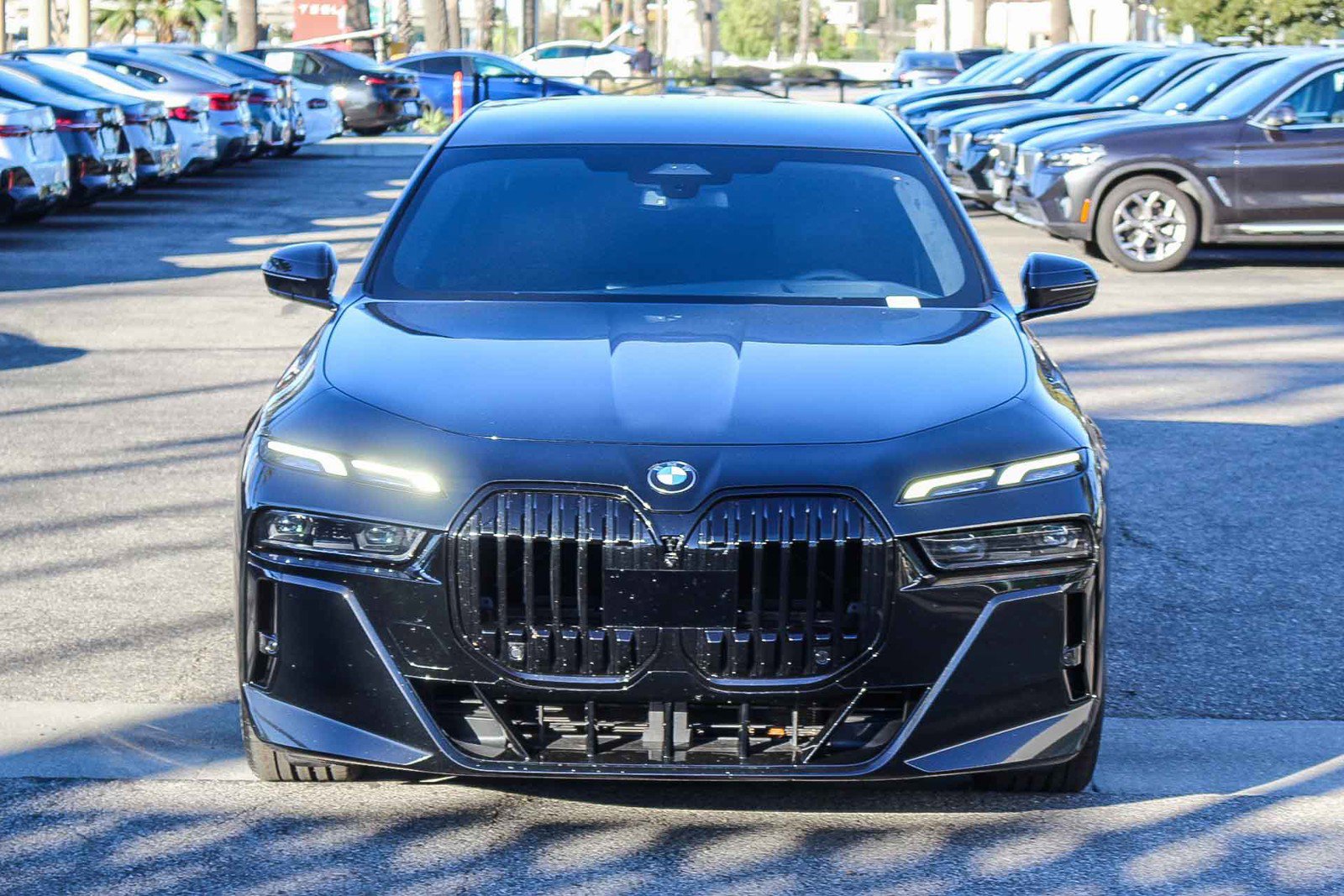 Used 2023 BMW 760i xDrive w/ Luxury Rear Seating Package image 2